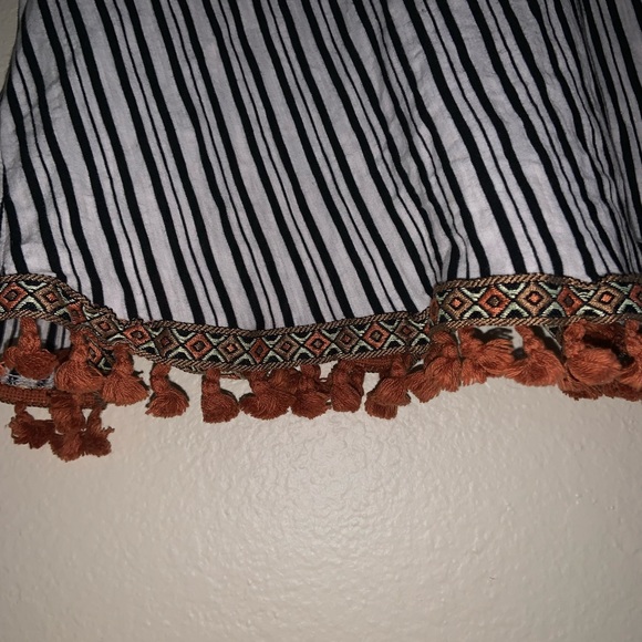 Women’s black and white striped top with pattered end - Picture 4 of 4